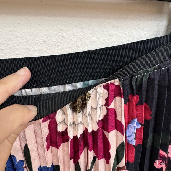 French Connection Floral Pleated Skirt size S - Picture 7 of 7